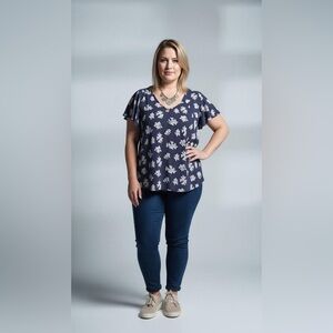 NWT - Suzanne Betro Navy and White Floral Blouse - Size 2X